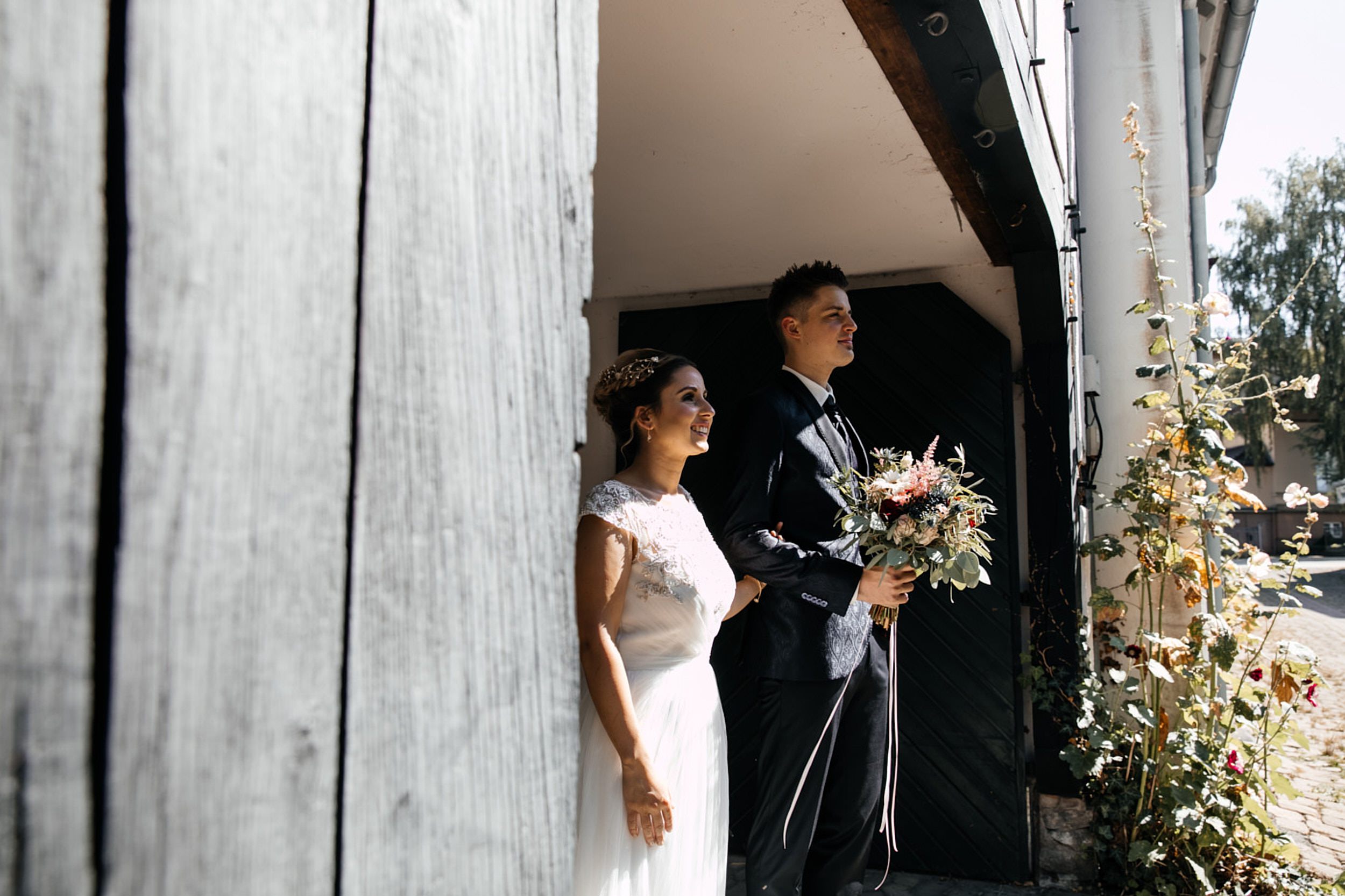 Hochzeitspaar, Brautpaar-Shooting in der Stadt Detmold. Hochzeitsfotograf Alex Heide.