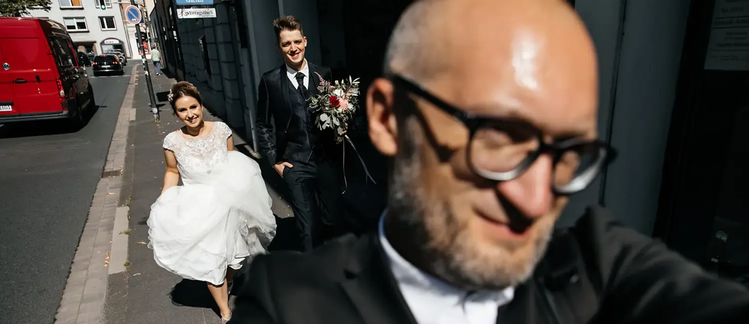 Brautpaar und Hochzeitsvideograf in Detmold