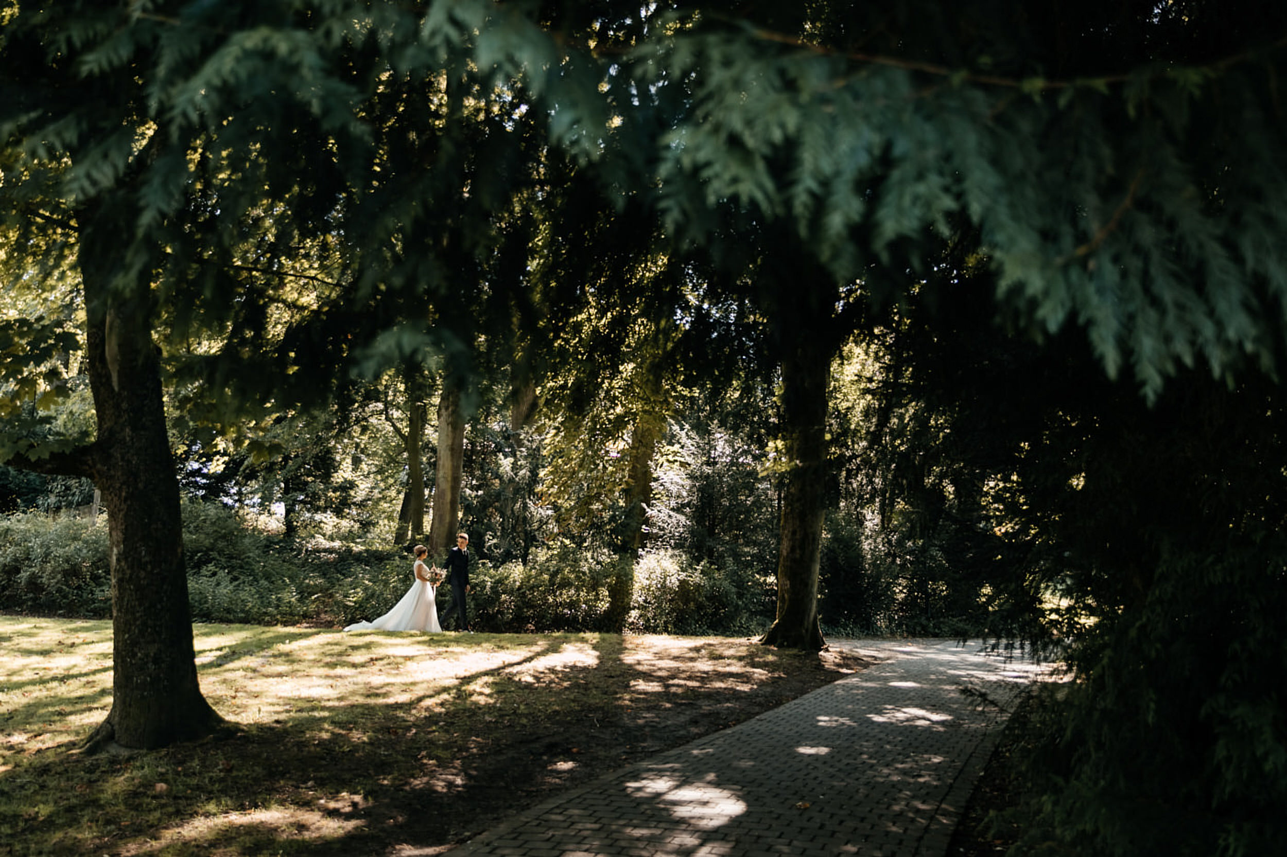 Hochzeitsbar im Palaisgarten in Detmold beim Shooting. Begleitung als Hochzeitsfotograf in Detmold.