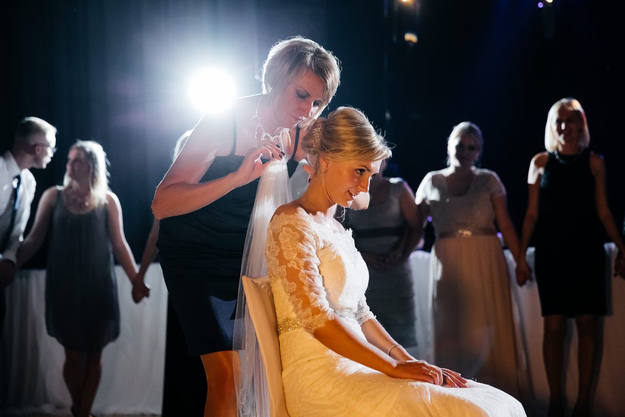 Hochzeitsfeier - Schleierabnahme. Hochzeitsfotograf in Schweinfurt.
